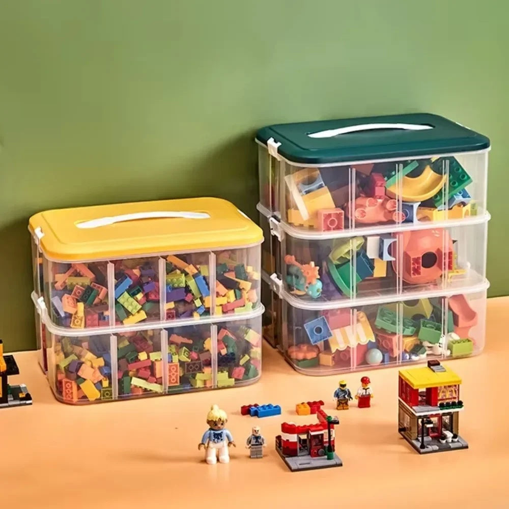 Caixa organizadora sobre a bancada com miniaturas e blocos