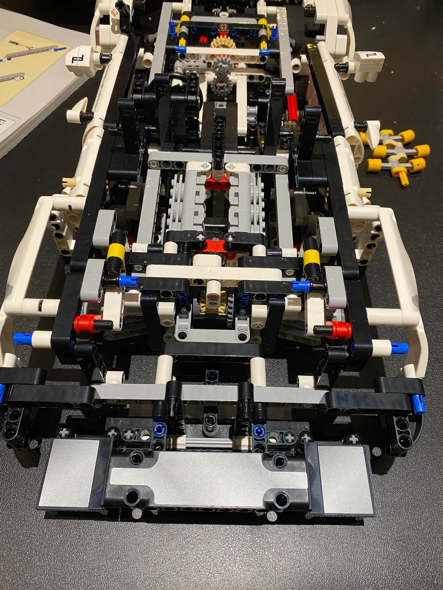 (76% OFF) Com Motor Boxer de 6 Cilindros e que Abre as Portas - Escala 1:10 - 1580 Peças - Brics Craft