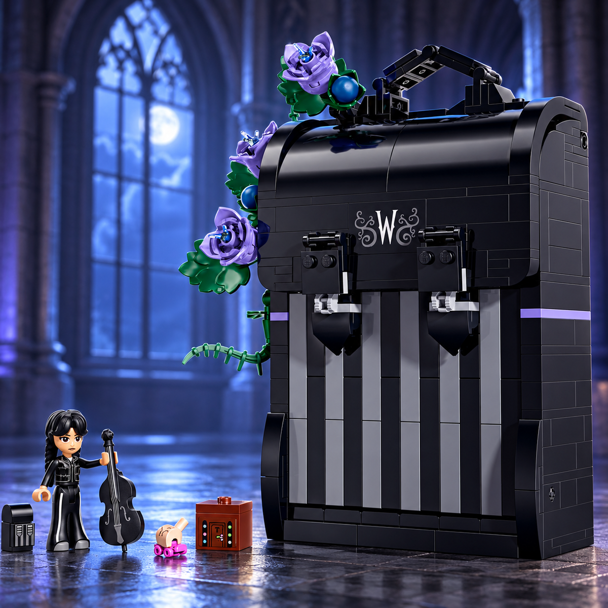 Cena 02: Mochila da Wandinha diante de uma janela gótica noturna com luz azul-violeta.