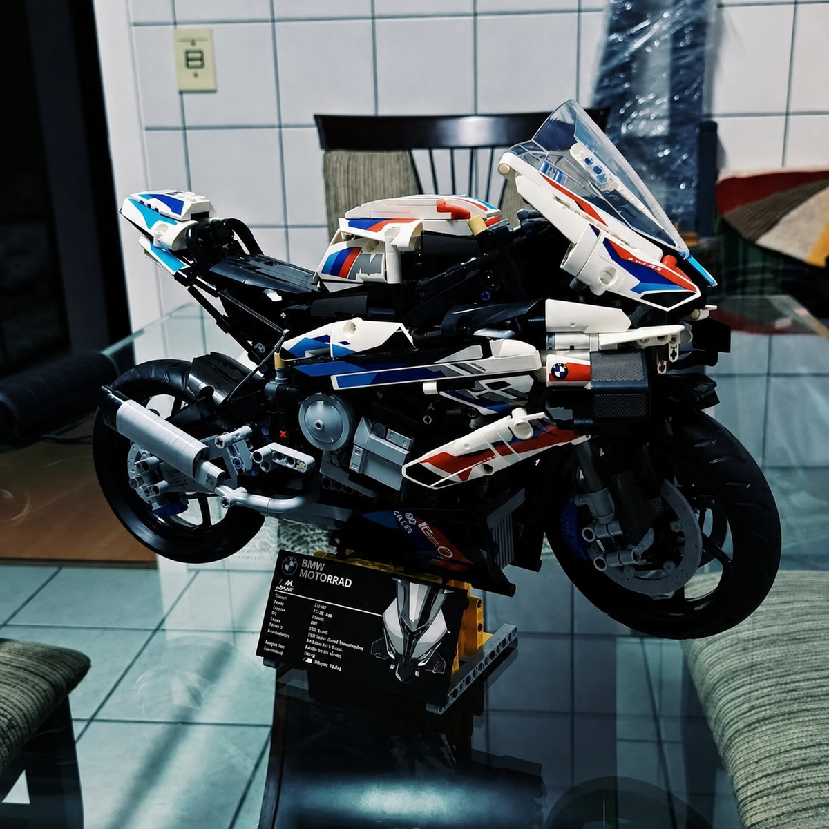 BMW M 1000 RR (1920 peças)