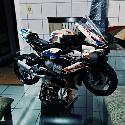 BMW M 1000 RR (1920 peças)