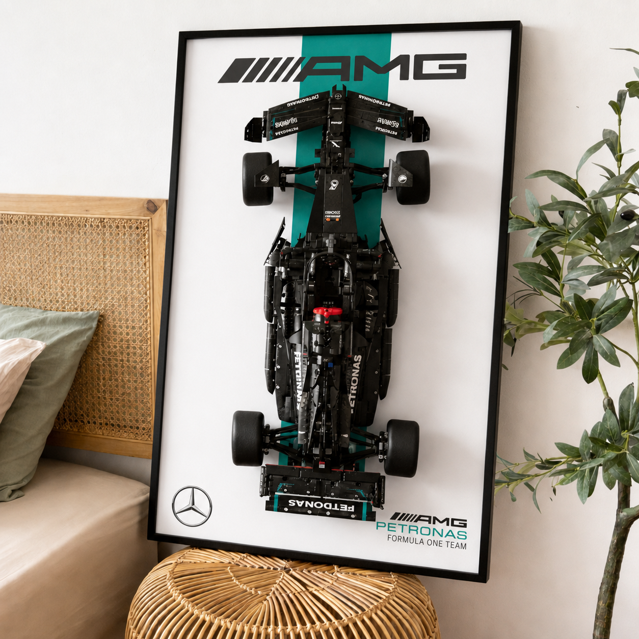 Compre Junto! Miniatura da Fórmula-1 Mercedes AMG W14 + Quadro Fosco