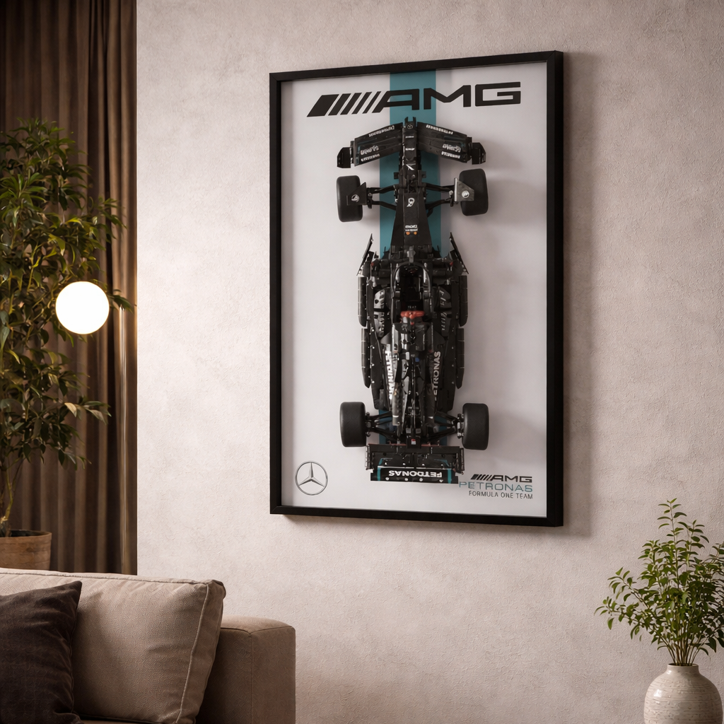 Compre Junto! Miniatura da Fórmula-1 Mercedes AMG W14 + Quadro Fosco