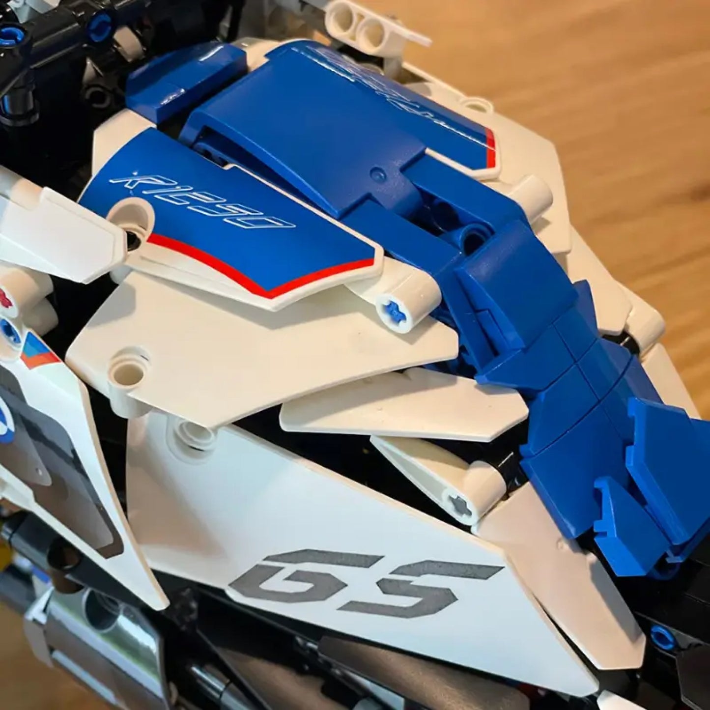 BMW R1250 GS (2396 peças)