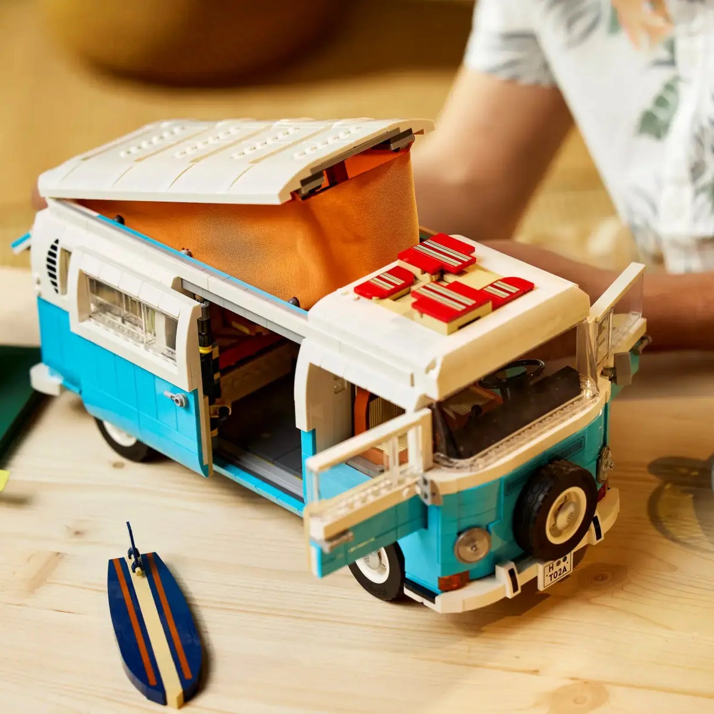 Volkswagen T2 Camper Van (2200 peças)