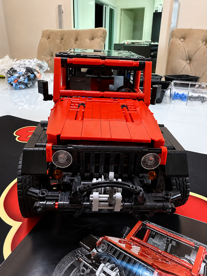 Jeep Wrangler (1287 peças)
