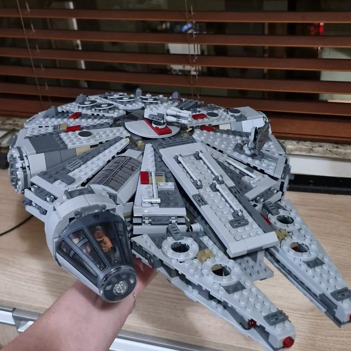 Star Wars - Millennium Falcon (1381 peças)