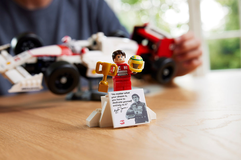 Fórmula 1 - McLaren MP4/4 + Ayrton Senna (693 peças)