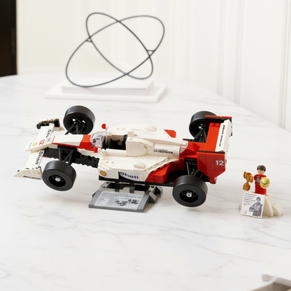 Fórmula 1 - McLaren MP4/4 + Ayrton Senna (693 pçs)