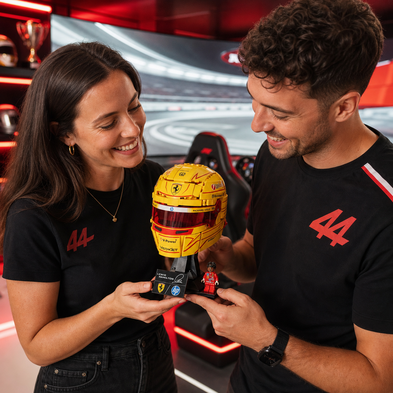 Capacete Ferrari HP - Lewis Hamilton (884 peças) - imagem ambientada 4 - 20260701-193938