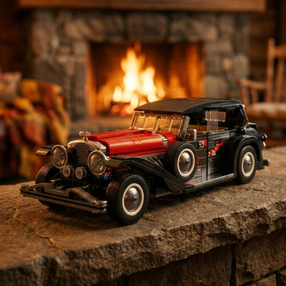 Carro Vintage Fantom em cima da lareira