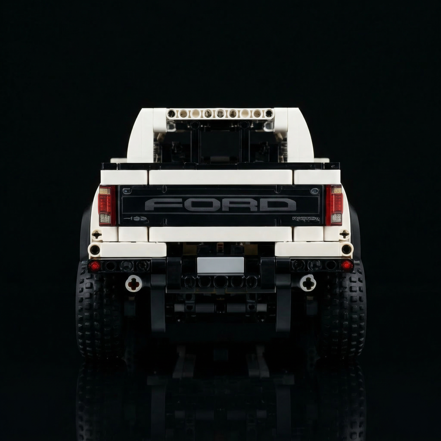 Ford F-150 Raptor Branca (1379 peças)
