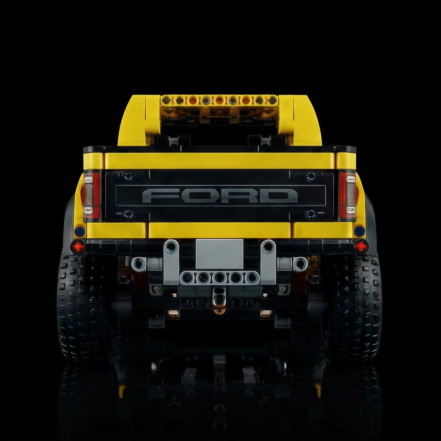Ford F-150 Raptor Amarelo (1379 peças)
