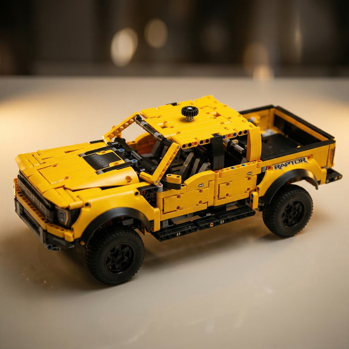 Ford F-150 Raptor Amarelo (1379 peças)