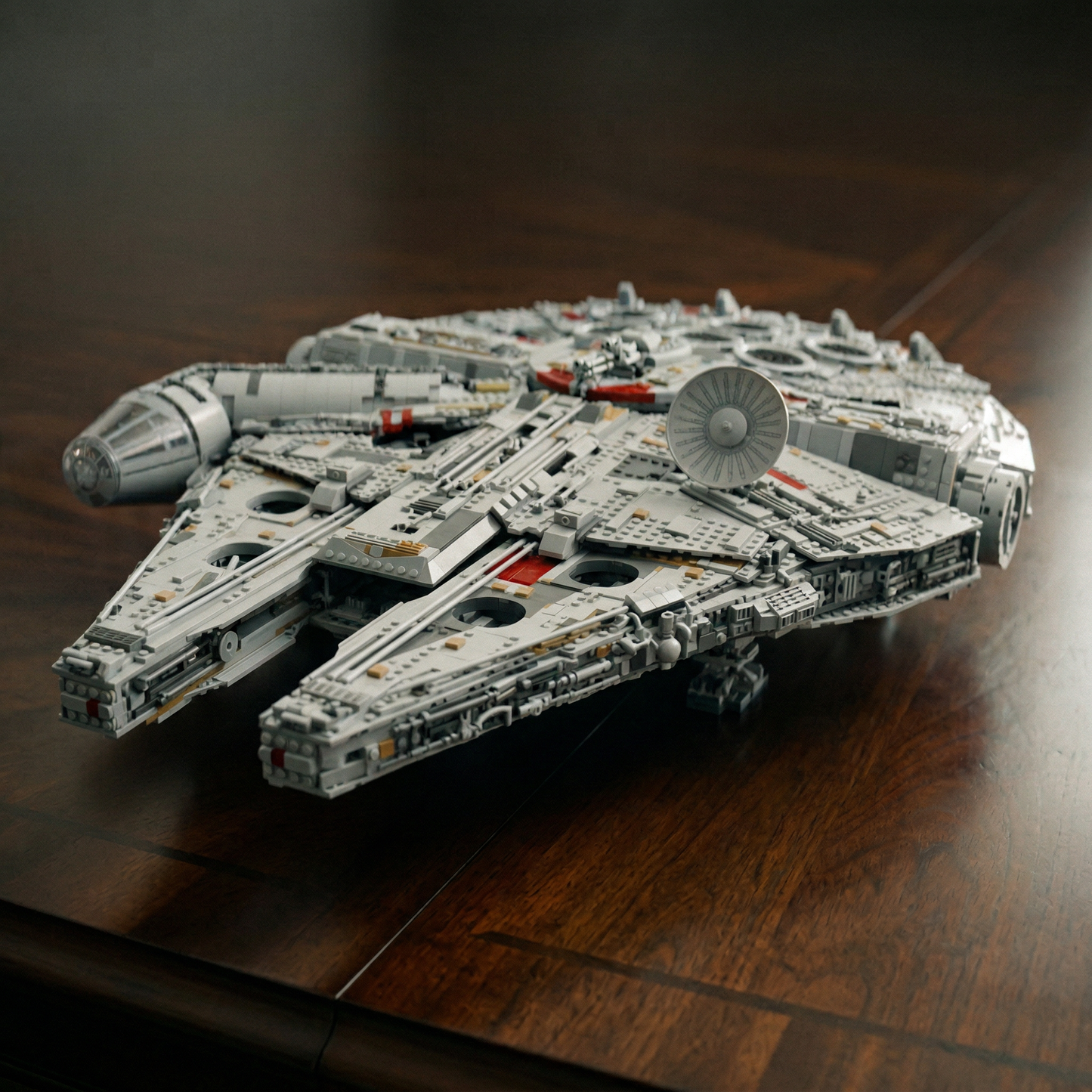 Millennium Falcon (7541 peças)