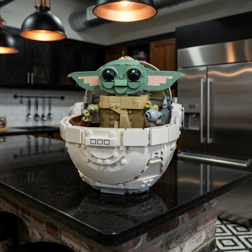Baby Yoda no Carrinho Flutuante (1048 peças)