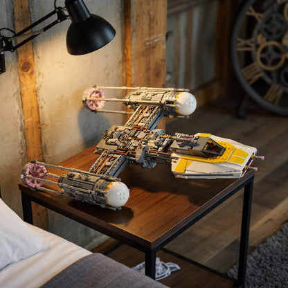 Star Wars - Y-Wing Starfighter (691 peças)