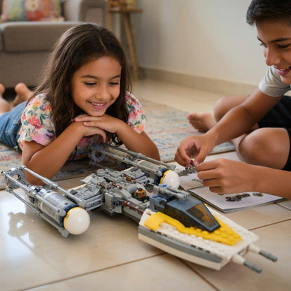 Star Wars - Y-Wing Starfighter (691 peças)