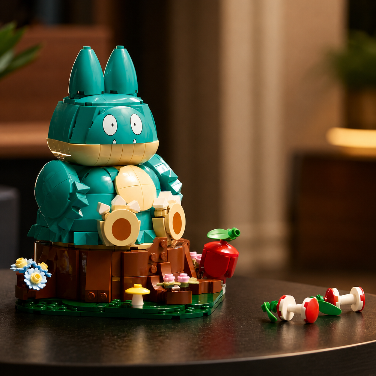 Munchlax sobre a base decorativa com maçã em ambiente aconchegante