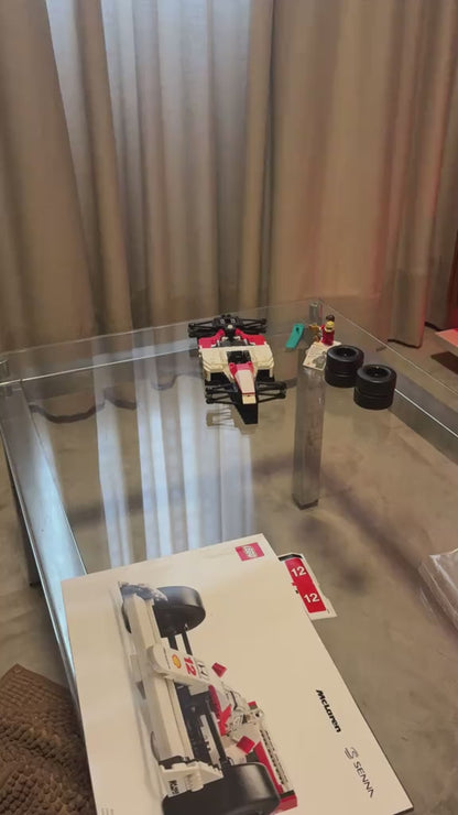 Fórmula 1 - McLaren MP4/4 + Ayrton Senna (693 peças)