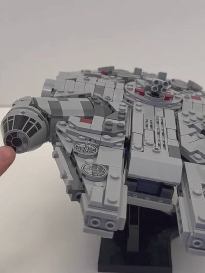 Star Wars - Millennium Falcon (921 peças)