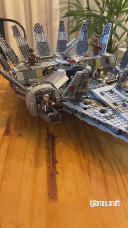 Star Wars - Millennium Falcon (1381 peças)