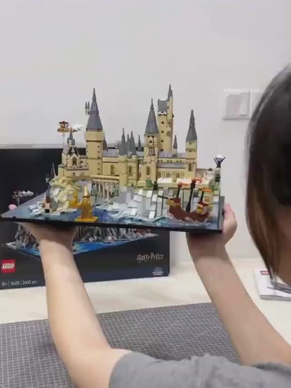 O Castelo e os Campos de Hogwarts (2660 peças)