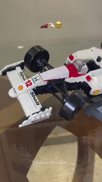 Fórmula 1 - McLaren MP4/4 + Ayrton Senna (693 peças)