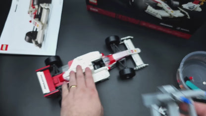 Fórmula 1 - McLaren MP4/4 + Ayrton Senna (693 pçs)