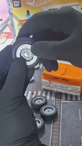 Hot Wheels Custom 62 Chevy Pickup (858 pcs) - Showcase video
