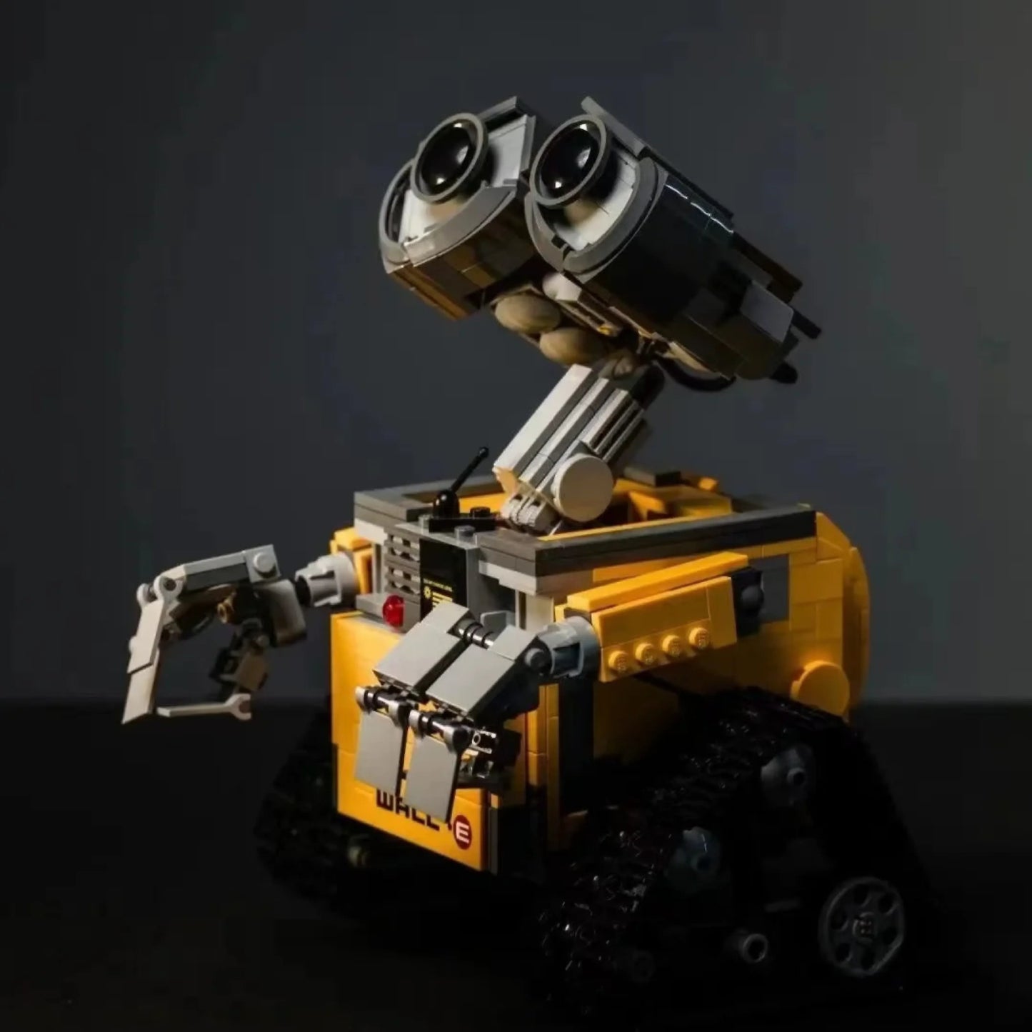 Wall-E Robo (687 peças)